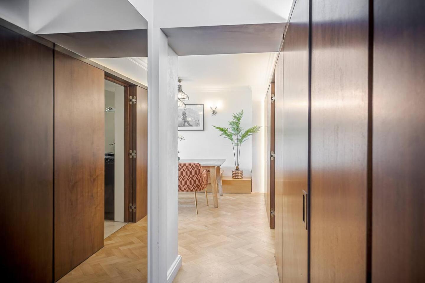 Modern Knightsbridge Apartment With Balcony Overlooking Harrods Prime Location Londýn Exteriér fotografie