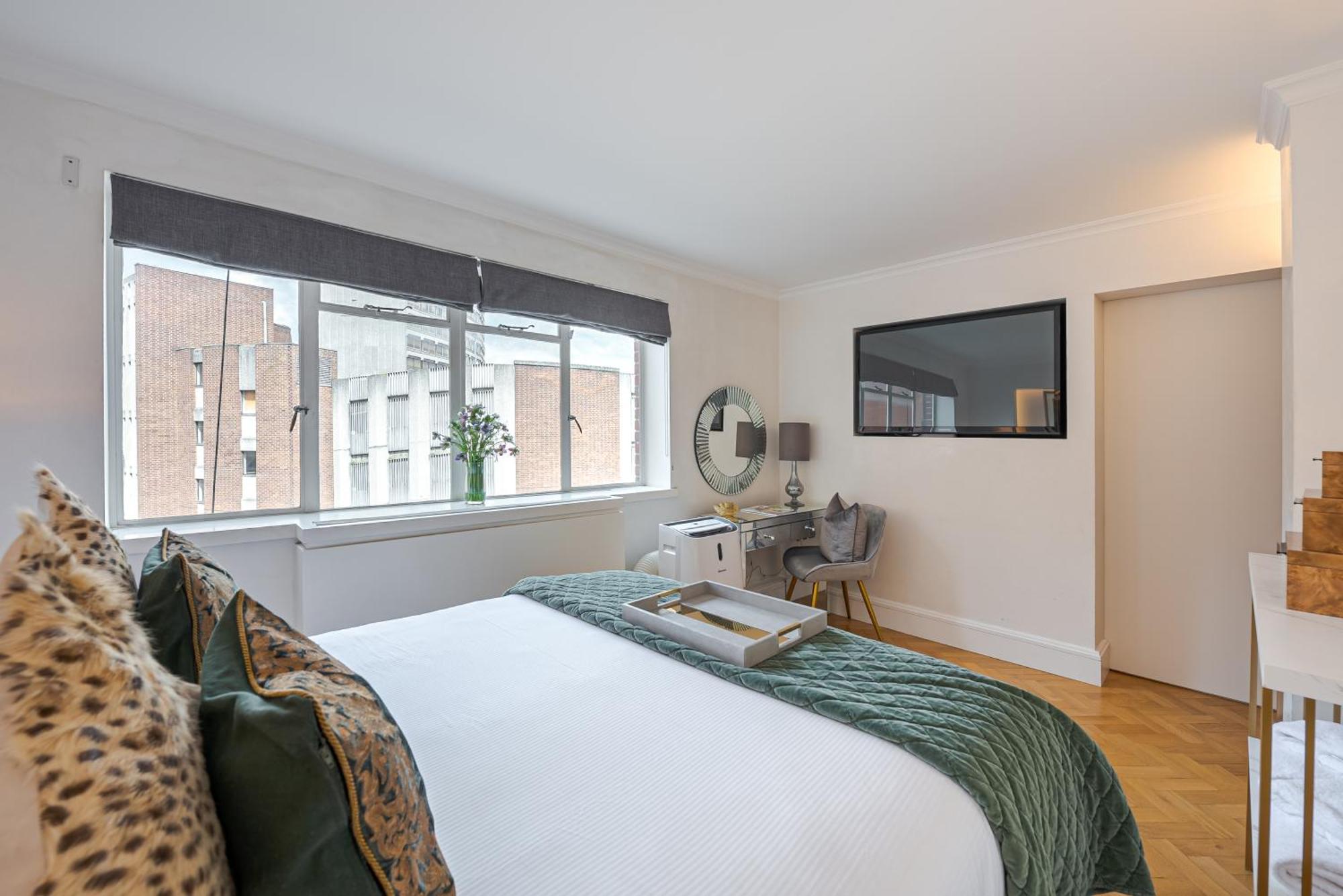 Modern Knightsbridge Apartment With Balcony Overlooking Harrods Prime Location Londýn Exteriér fotografie