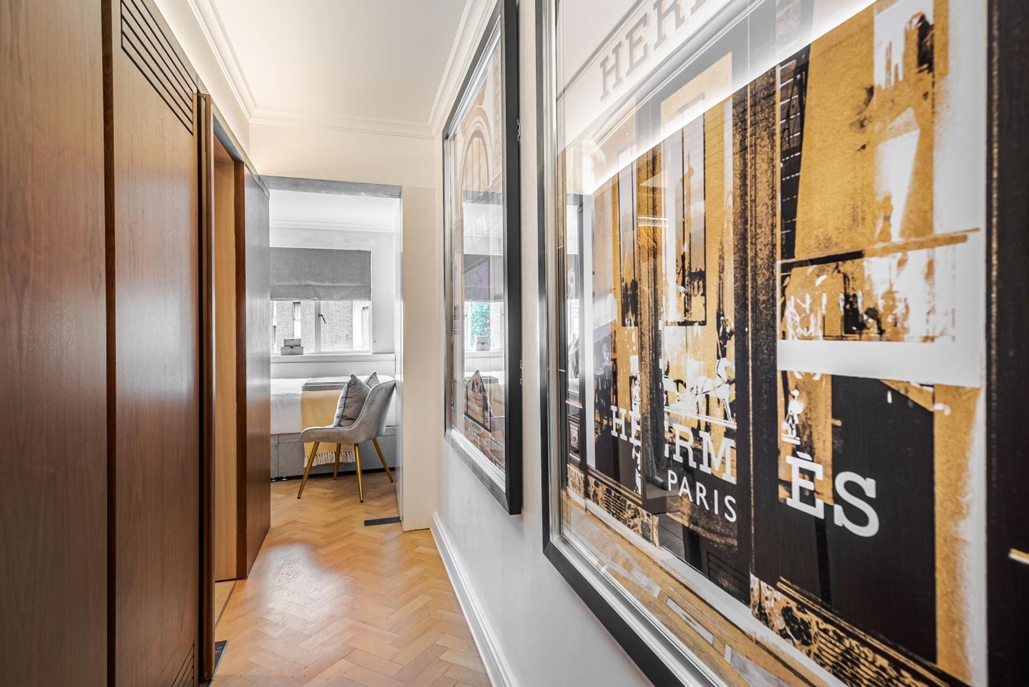 Modern Knightsbridge Apartment With Balcony Overlooking Harrods Prime Location Londýn Exteriér fotografie