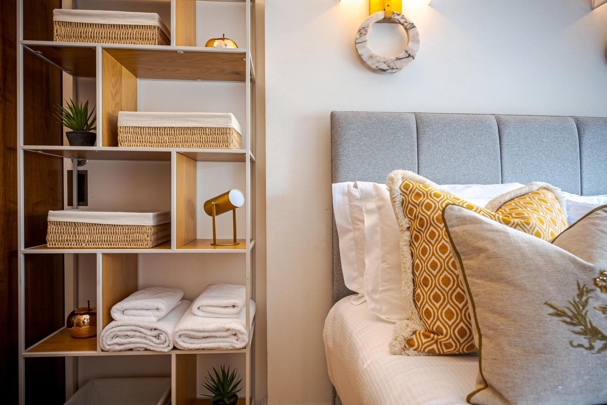 Modern Knightsbridge Apartment With Balcony Overlooking Harrods Prime Location Londýn Exteriér fotografie