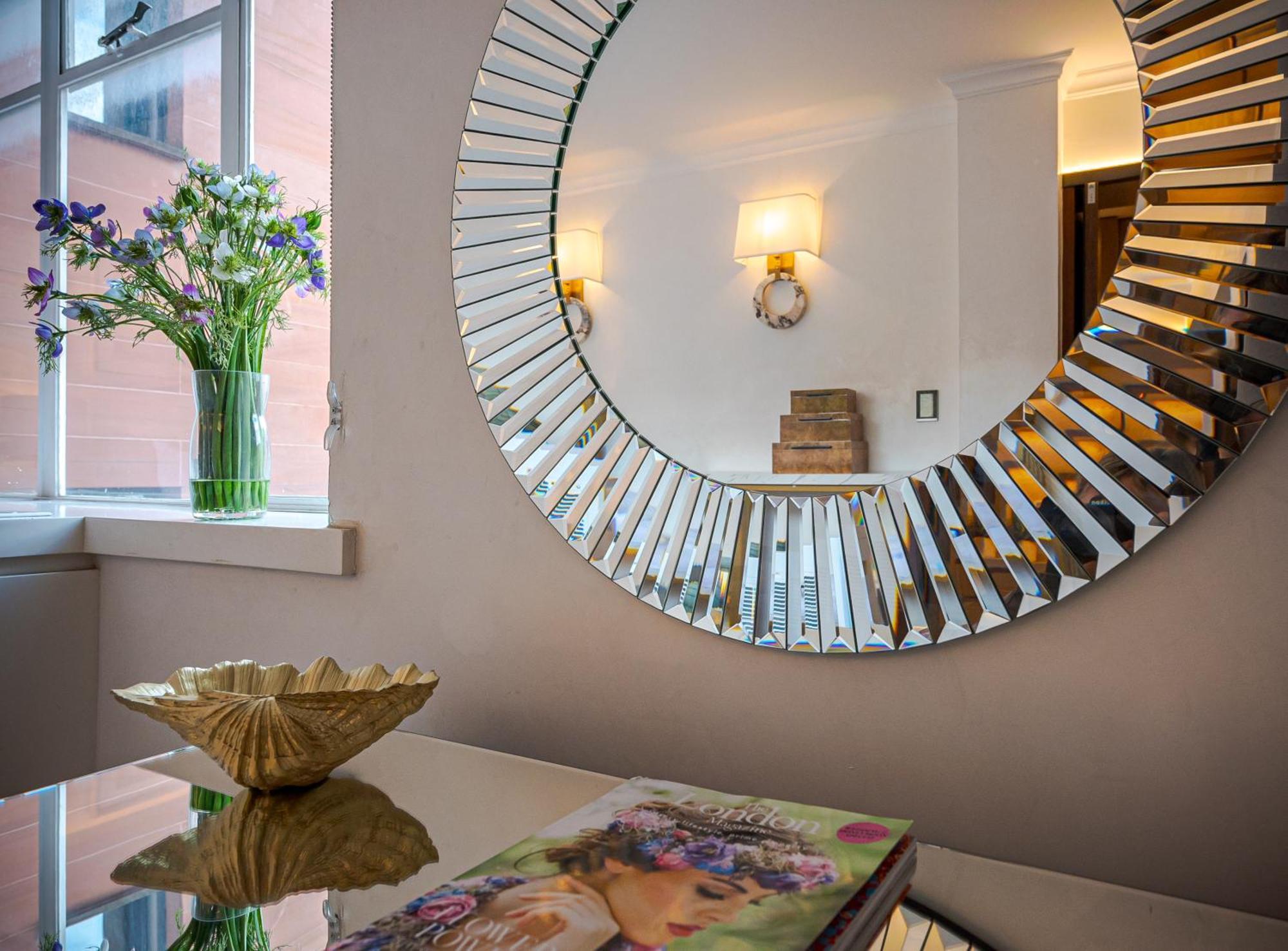 Modern Knightsbridge Apartment With Balcony Overlooking Harrods Prime Location Londýn Exteriér fotografie