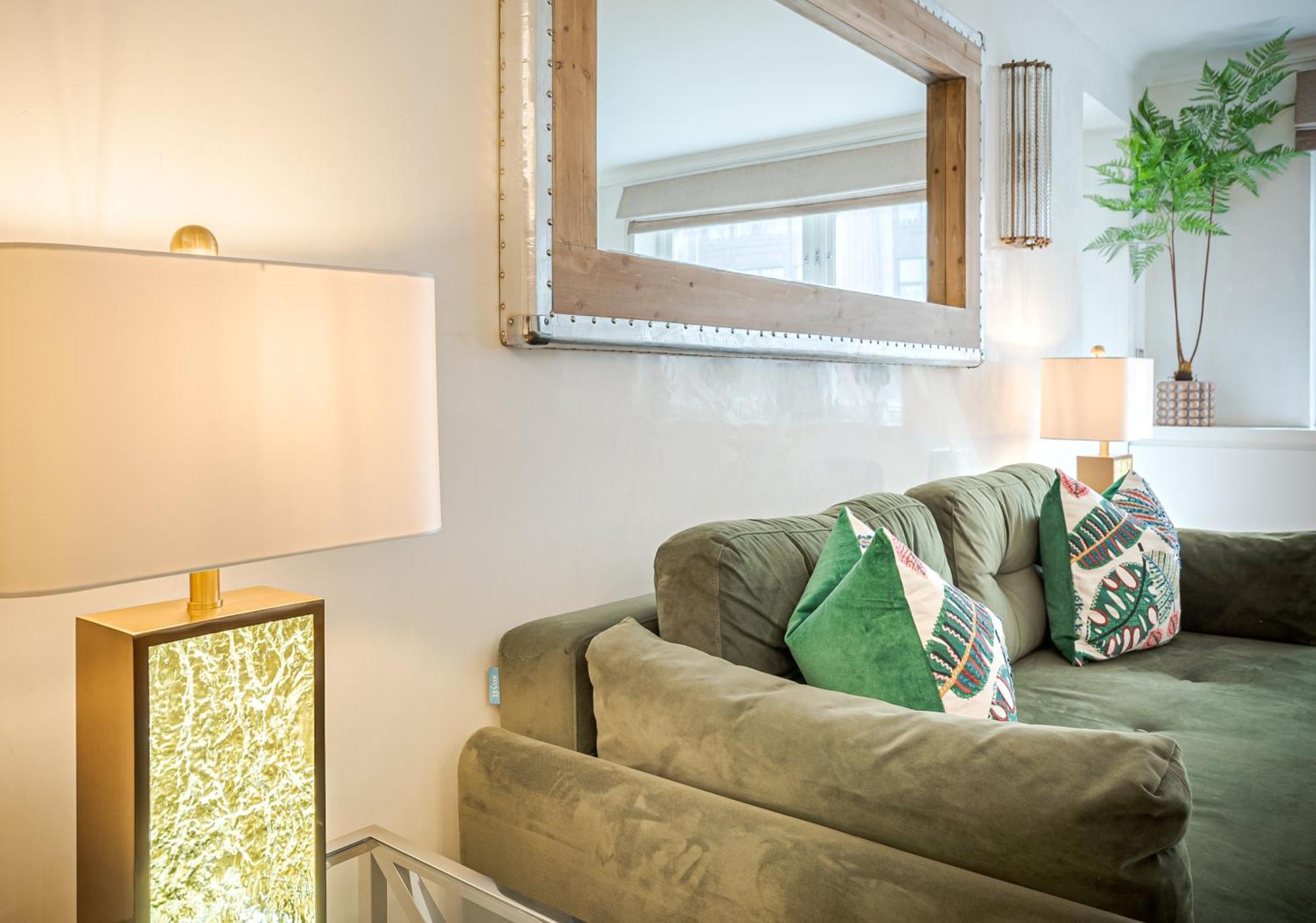 Modern Knightsbridge Apartment With Balcony Overlooking Harrods Prime Location Londýn Exteriér fotografie